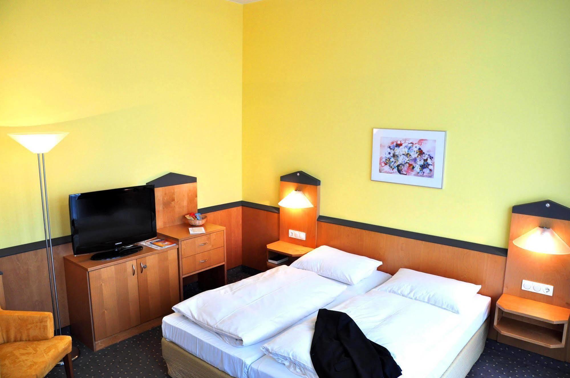 Plaza Hotel&living Frankfurt Hotel 3*