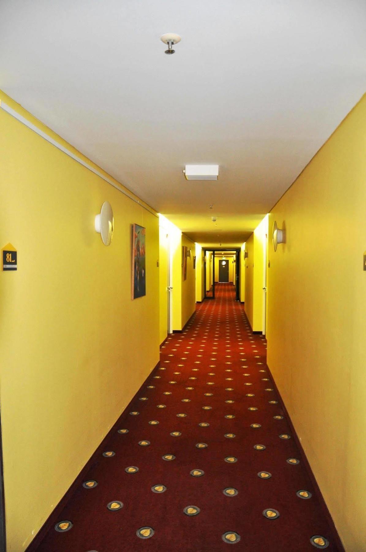 Plaza Hotel&living Frankfurt 3*